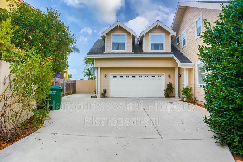 Cute 1 bedroom with Ocean View from front porch in Cardiff! property image