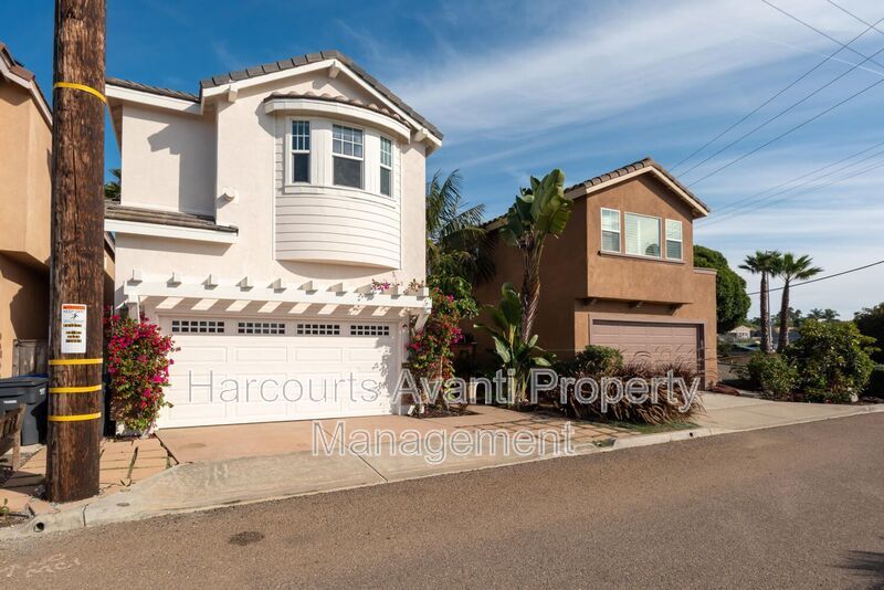 Walk to Beach & Cedros Stunning 4BR Home in Prime Solana Beach Location property image