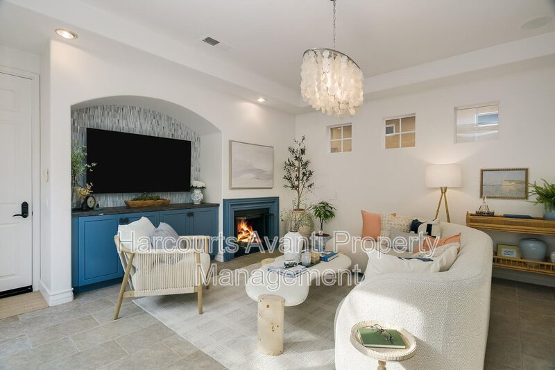 Walk to Beach & Cedros Stunning 4BR Home in Prime Solana Beach Location property image