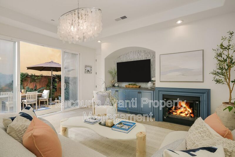 Walk to Beach & Cedros Stunning 4BR Home in Prime Solana Beach Location property image
