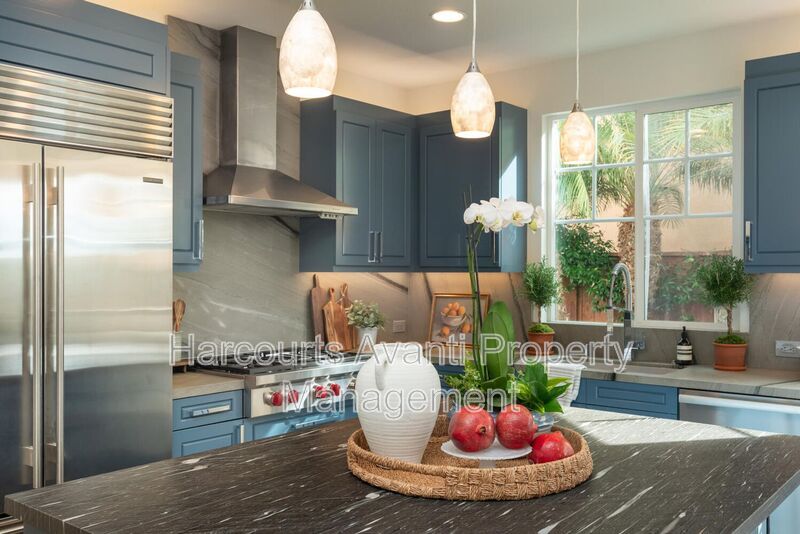 Walk to Beach & Cedros Stunning 4BR Home in Prime Solana Beach Location property image