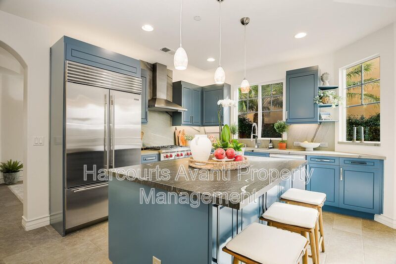 Walk to Beach & Cedros Stunning 4BR Home in Prime Solana Beach Location property image