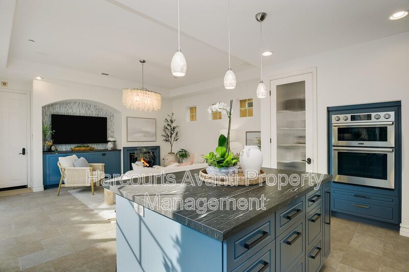 Walk to Beach & Cedros Stunning 4BR Home in Prime Solana Beach Location property image