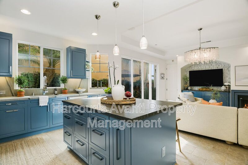 Walk to Beach & Cedros Stunning 4BR Home in Prime Solana Beach Location property image