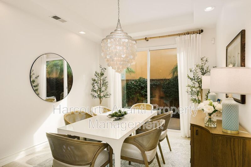 Walk to Beach & Cedros Stunning 4BR Home in Prime Solana Beach Location property image