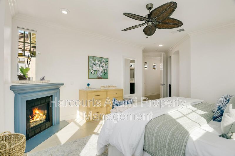 Walk to Beach & Cedros Stunning 4BR Home in Prime Solana Beach Location property image