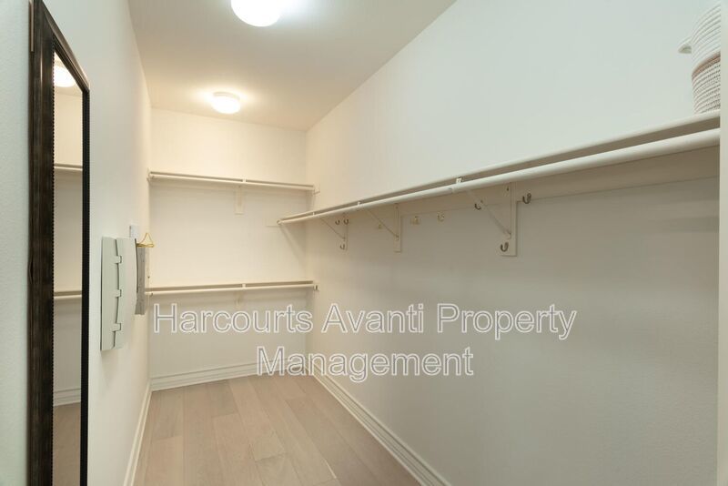 Walk to Beach & Cedros Stunning 4BR Home in Prime Solana Beach Location property image