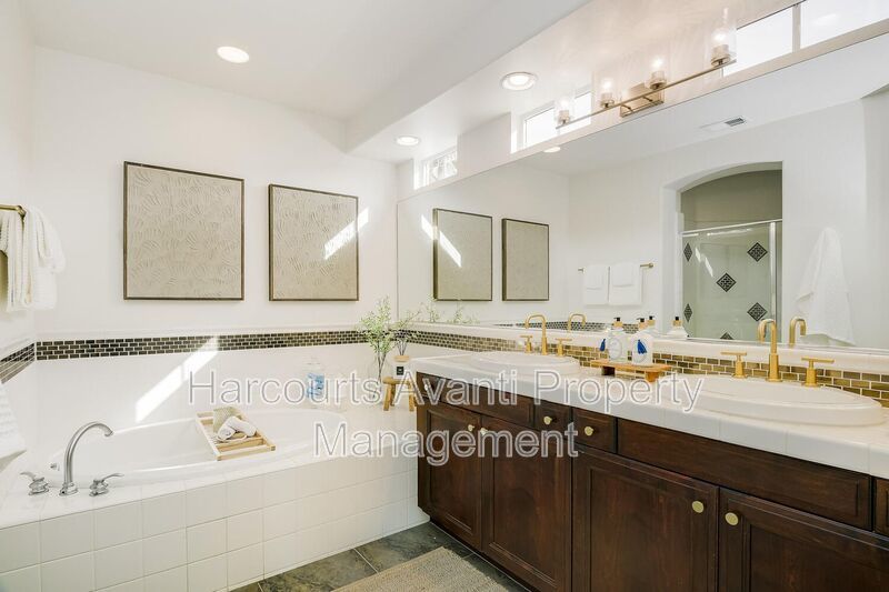 Walk to Beach & Cedros Stunning 4BR Home in Prime Solana Beach Location property image