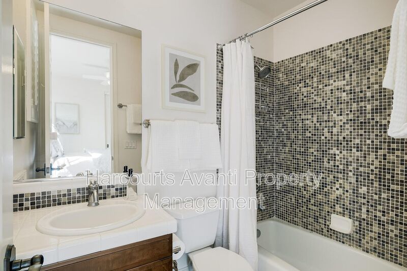 Walk to Beach & Cedros Stunning 4BR Home in Prime Solana Beach Location property image