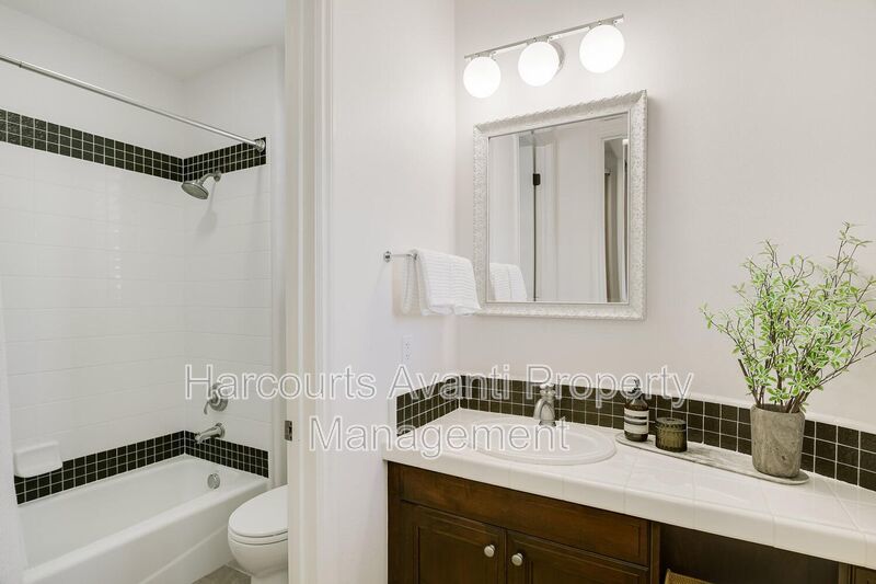 Walk to Beach & Cedros Stunning 4BR Home in Prime Solana Beach Location property image