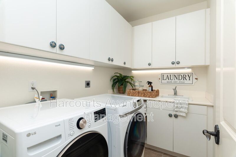 Walk to Beach & Cedros Stunning 4BR Home in Prime Solana Beach Location property image