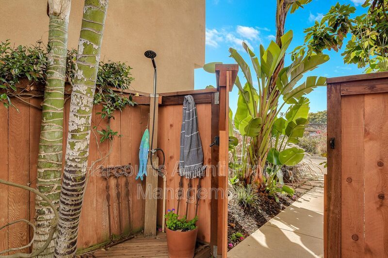 Walk to Beach & Cedros Stunning 4BR Home in Prime Solana Beach Location property image