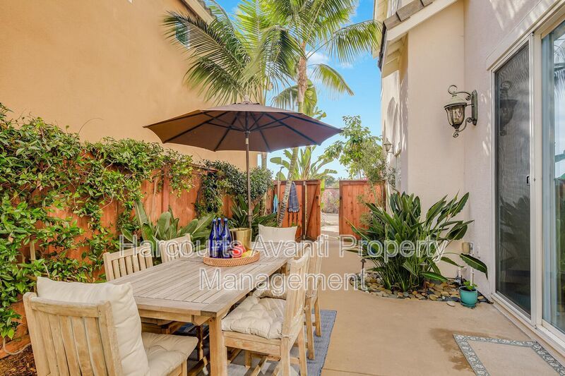 Walk to Beach & Cedros Stunning 4BR Home in Prime Solana Beach Location property image