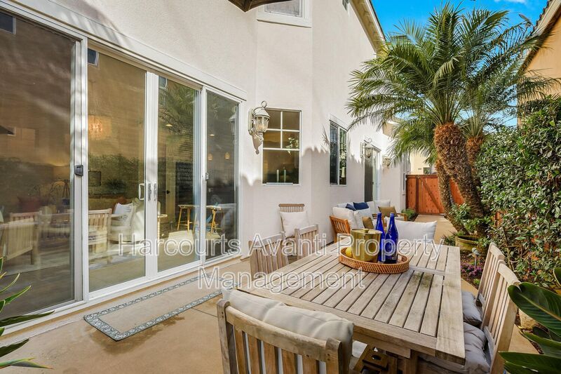 Walk to Beach & Cedros Stunning 4BR Home in Prime Solana Beach Location property image
