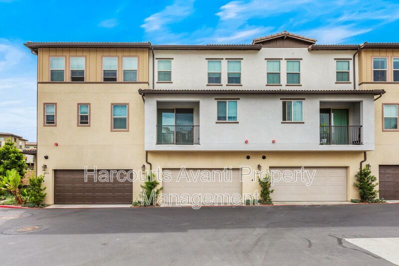 Highly upgraded 3 Bed 3 Bath Townhome with Resort Style Amenities property image