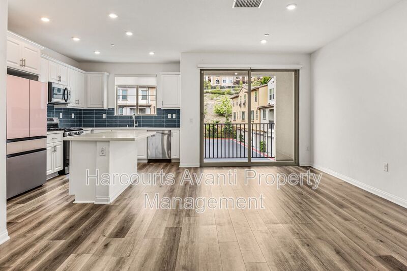 Highly upgraded 3 Bed 3 Bath Townhome with Resort Style Amenities property image