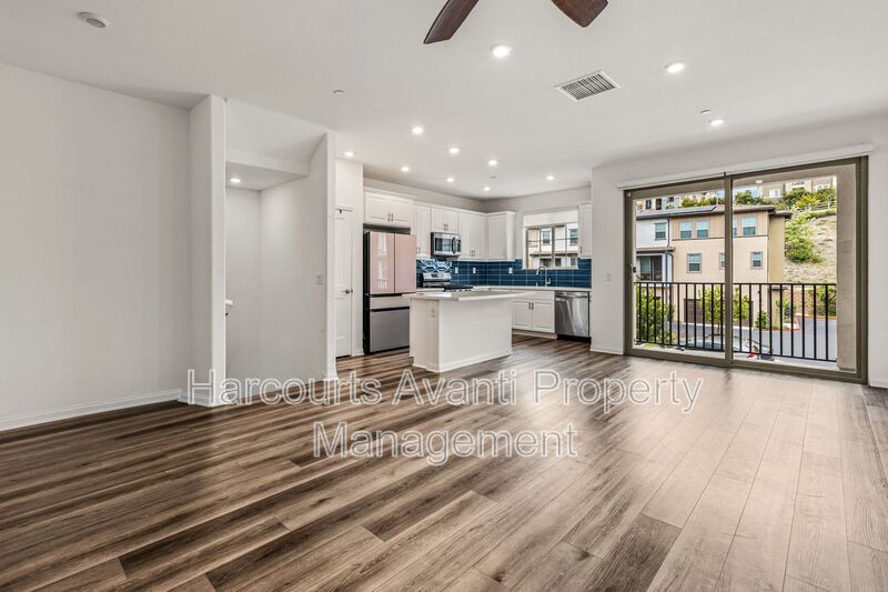 Highly upgraded 3 Bed 3 Bath Townhome with Resort Style Amenities property image