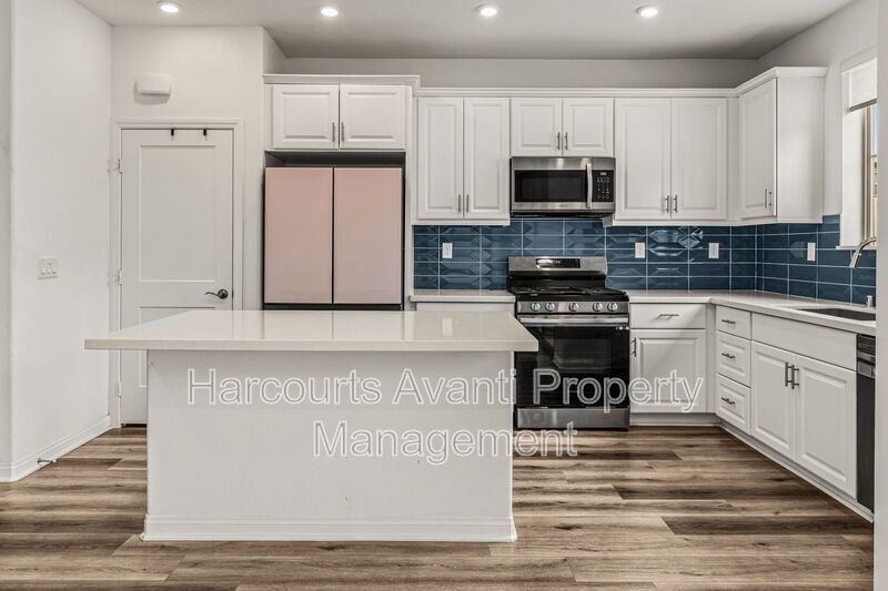 Highly upgraded 3 Bed 3 Bath Townhome with Resort Style Amenities property image