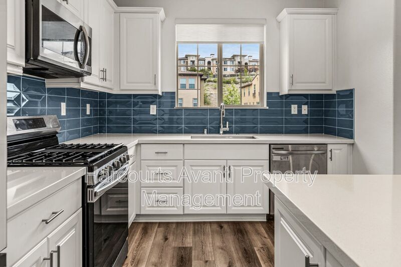 Highly upgraded 3 Bed 3 Bath Townhome with Resort Style Amenities property image