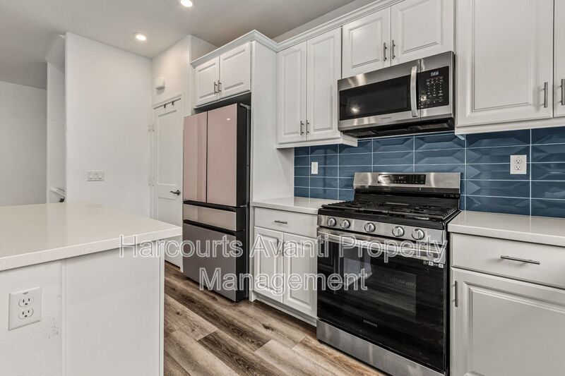 Highly upgraded 3 Bed 3 Bath Townhome with Resort Style Amenities property image