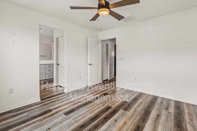 Highly upgraded 3 Bed 3 Bath Townhome with Resort Style Amenities property image