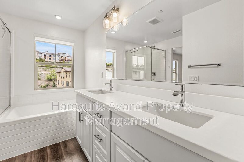 Highly upgraded 3 Bed 3 Bath Townhome with Resort Style Amenities property image