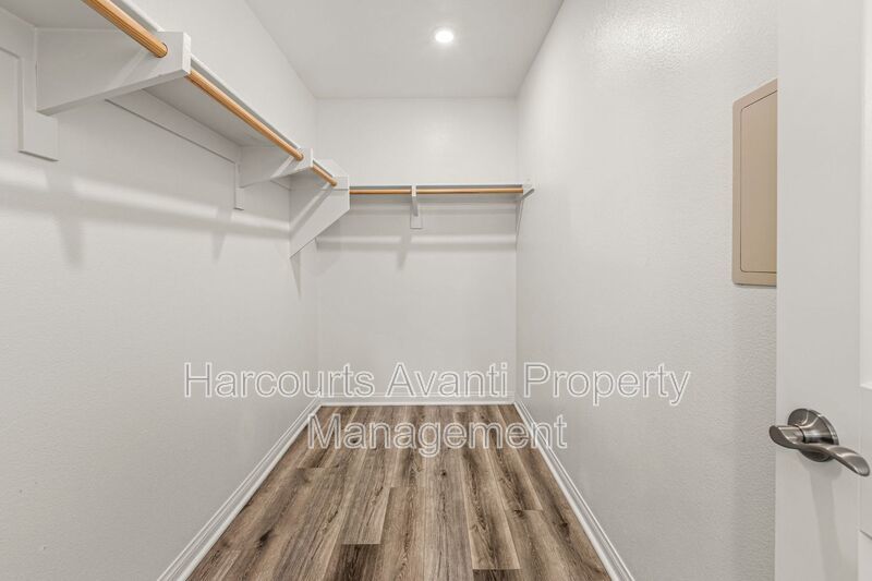 Highly upgraded 3 Bed 3 Bath Townhome with Resort Style Amenities property image