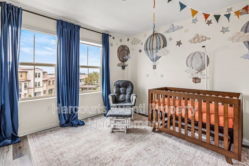 Highly upgraded 3 Bed 3 Bath Townhome with Resort Style Amenities property image