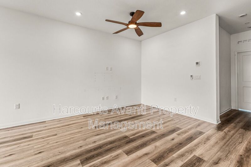 Highly upgraded 3 Bed 3 Bath Townhome with Resort Style Amenities property image