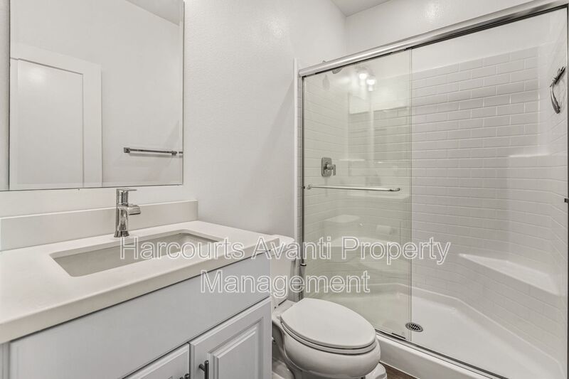 Highly upgraded 3 Bed 3 Bath Townhome with Resort Style Amenities property image
