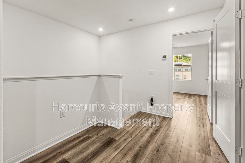 Highly upgraded 3 Bed 3 Bath Townhome with Resort Style Amenities property image