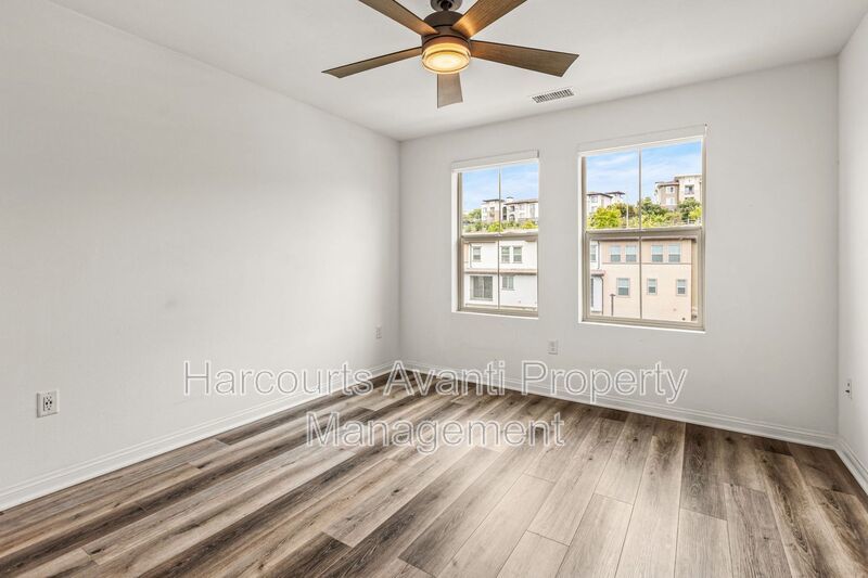 Highly upgraded 3 Bed 3 Bath Townhome with Resort Style Amenities property image