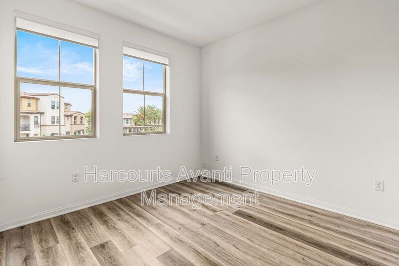 Highly upgraded 3 Bed 3 Bath Townhome with Resort Style Amenities property image