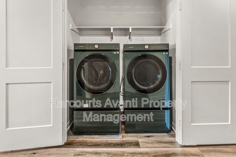 Highly upgraded 3 Bed 3 Bath Townhome with Resort Style Amenities property image