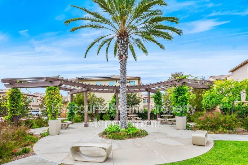 Highly upgraded 3 Bed 3 Bath Townhome with Resort Style Amenities property image