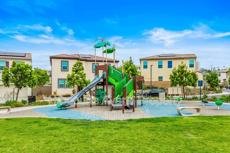 Highly upgraded 3 Bed 3 Bath Townhome with Resort Style Amenities property image