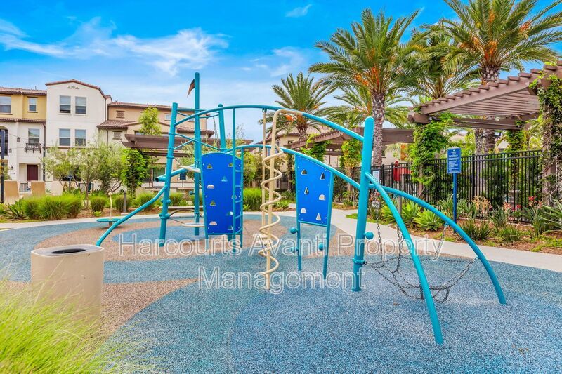 Highly upgraded 3 Bed 3 Bath Townhome with Resort Style Amenities property image