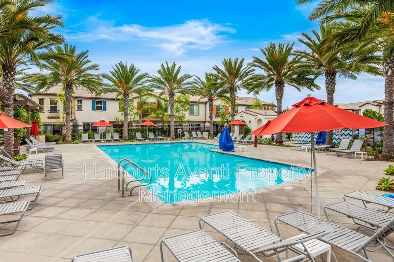 Highly upgraded 3 Bed 3 Bath Townhome with Resort Style Amenities property image