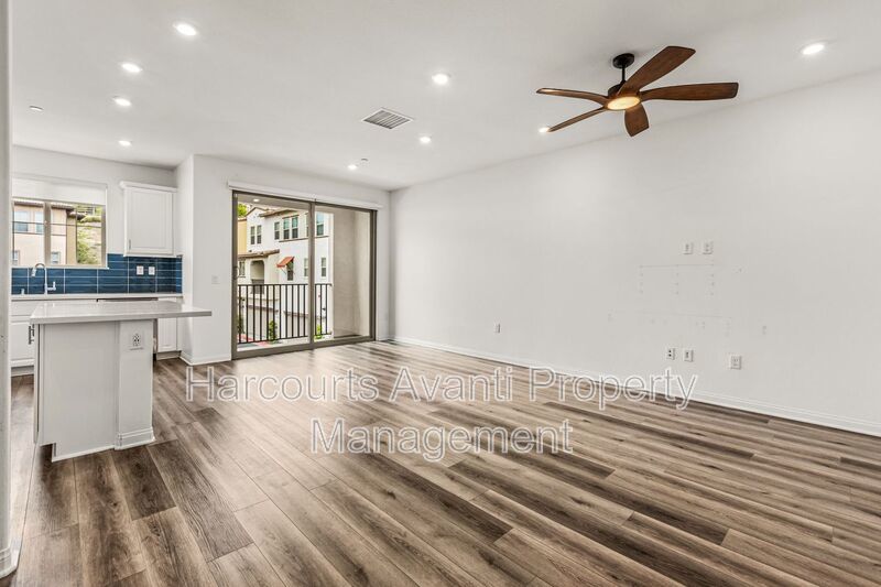 Highly upgraded 3 Bed 3 Bath Townhome with Resort Style Amenities property image