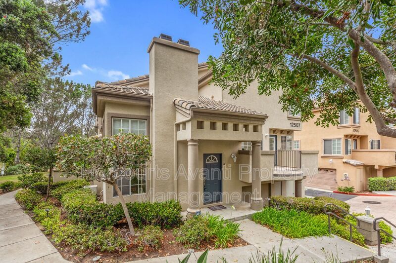 Beautiful End-Unit Townhome in Carmel Valley: Prime Location, Abundant Amenities property image
